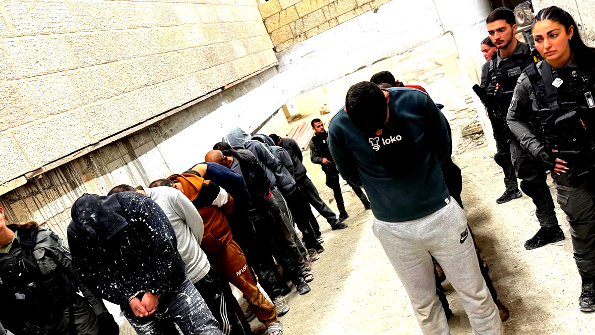 ضبط 21 شخصًا من سكّان الضفة الغربية بشبهة الإقامة في القدس بشكلٍ غير قانوني