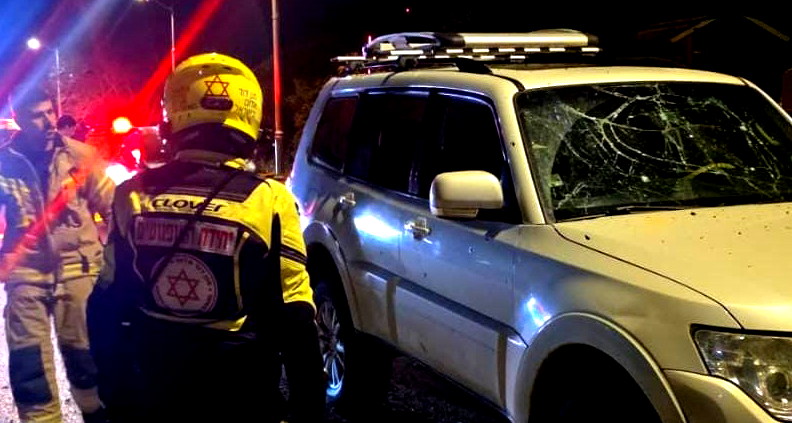 إصابات إثر سقوط شظايا صاروخ قرب منزل في الجليل الغربي