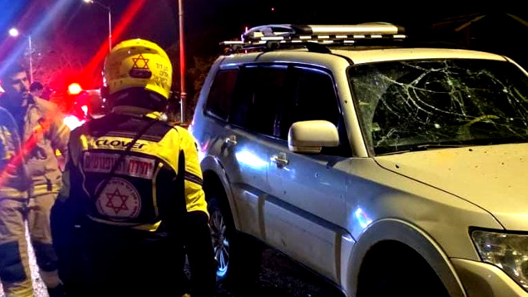 إصابات إثر سقوط شظايا صاروخ قرب منزل في الجليل الغربي