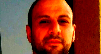 على أبوابِ الحقِّ يُصلَبُ الصوت