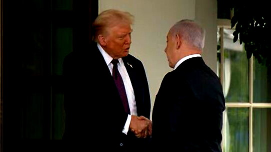 تقرير أمريكي: ترامب سيعلن الليلة "إنهاء الحرب" مع إيران خلال خطابه من المكتب البيضاوي