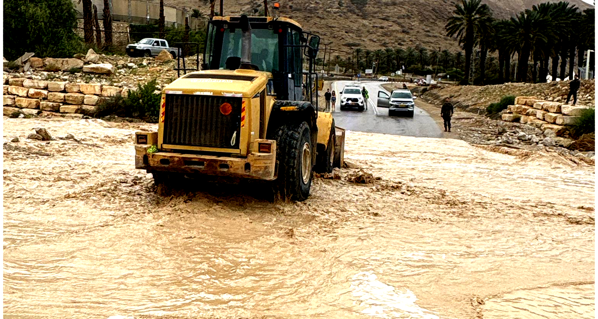 إغلاق شارع 90 من منطقة فنادق البحر الميت حتى عين جدي في الجنوب بسبب الفيضانات والسيول