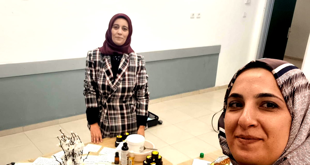 تخريج الفوج الأول من دورة دبلوم التمكين الذاتي والقيادة النسائية في أم الفحم