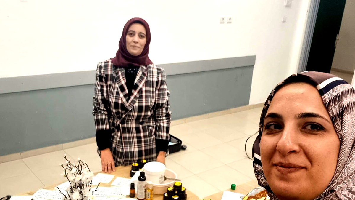 تخريج الفوج الأول من دورة دبلوم التمكين الذاتي والقيادة النسائية في أم الفحم