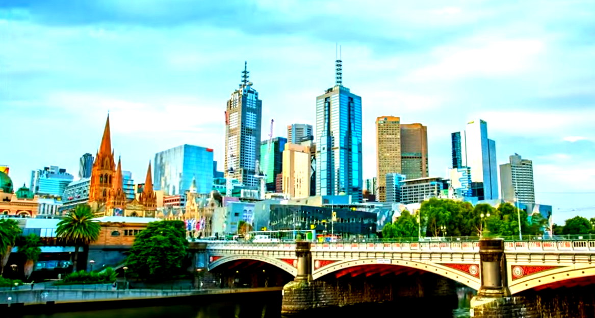 ملبورن بين الزهور والفنون والشواطئ: وجهة سياحية متكاملة تناسب العائلات والمغامرين والثقافيين 