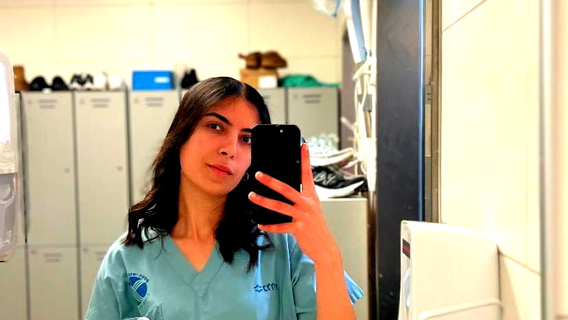 طالبة التمريض حلا شبلي : الدراسة  في كلية أونو تجربة تعليمية كاملة متكاملة من أجمل ما يكون 