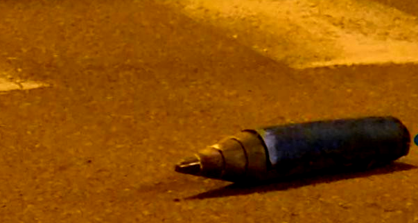 سقوط ذخيرة من صاروخ عنقودي إيراني قرب مقر وزارة الجيش الإسرائيلي "الكرياه" في تل أبيب