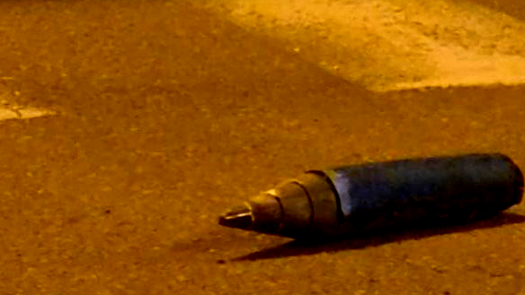 سقوط ذخيرة من صاروخ عنقودي إيراني قرب مقر وزارة الجيش الإسرائيلي "الكرياه" في تل أبيب