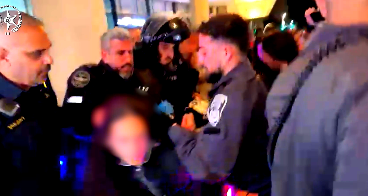 تل أبيب: الشرطة تفرق مظاهرة ضد الحرب وتعتقل 10 أشخاص