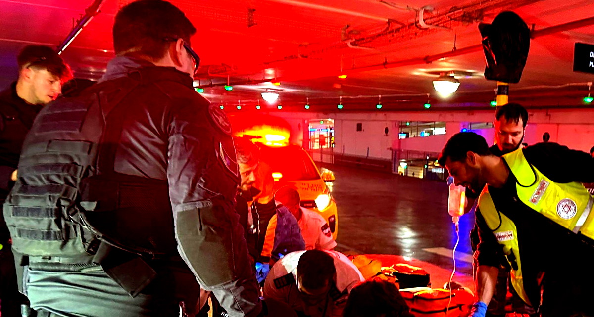 إنقاذ حياة رجل (50 عاماً) إثر إصابته بسكتة قلبية داخل ملجأ في تل أبيب