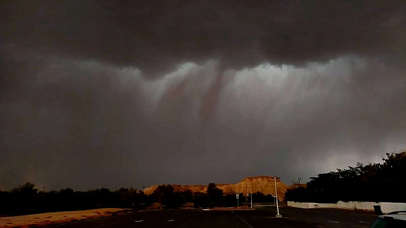 حالة الطقس: مشمسة إلى غائمة جزئيًا