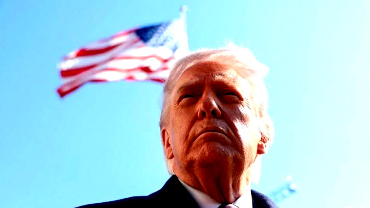 ترامب يعلن إنقاذ أفراد طاقم طائرة أسقطت فوق إيران