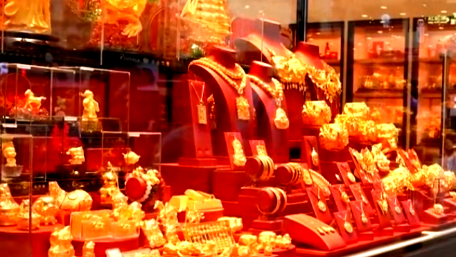 هذا اليوم- أسعار الذهب تشهد ارتفاعًا ملحوظًا والأونصة تسجّل 14,702.08 شاقل