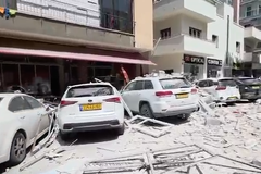 سقوط شظايا صواريخ في رمات غان وبني براك وتل أبيب.. اصابات واضرار لمباني