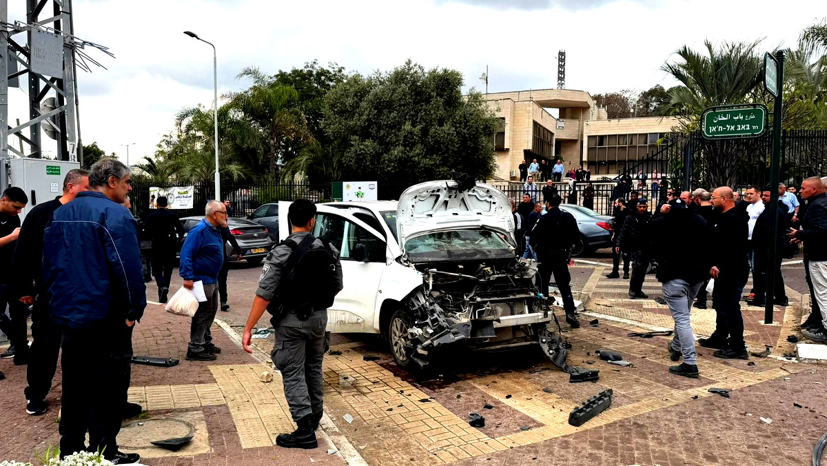 إصابة رجل بجروح خطيرة عقب انفجار مركبة في مدينة الطيرة