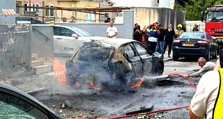 إصابتان ودمار في الممتلكات إثر سقوط شظايا في نهاريا عقب رشقة صاروخية أطلقت من الجنوب اللبناني