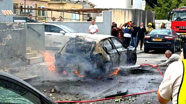 إصابتان ودمار في الممتلكات إثر سقوط شظايا في نهاريا عقب رشقة صاروخية أطلقت من الجنوب اللبناني