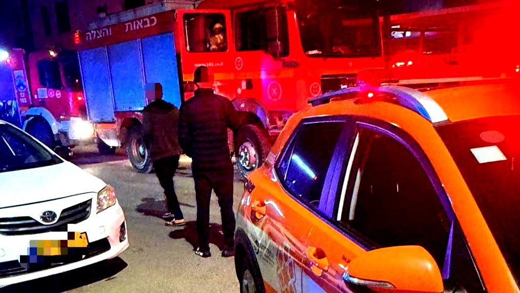 قلنسوة: إصابة 3 أشخاص بحالات اختناق إثر اندلاع حريق في شقة سكنية