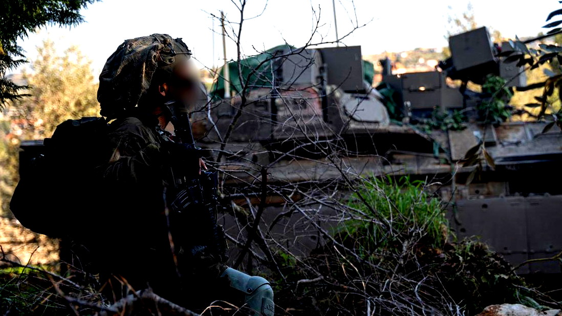 إطلاق نحو 60 صاروخاً منذ ساعات الصباح باتجاه الشمال والجيش الإسرائيلي يبقي على تعليمات الجبهة الداخلية دون تغيير