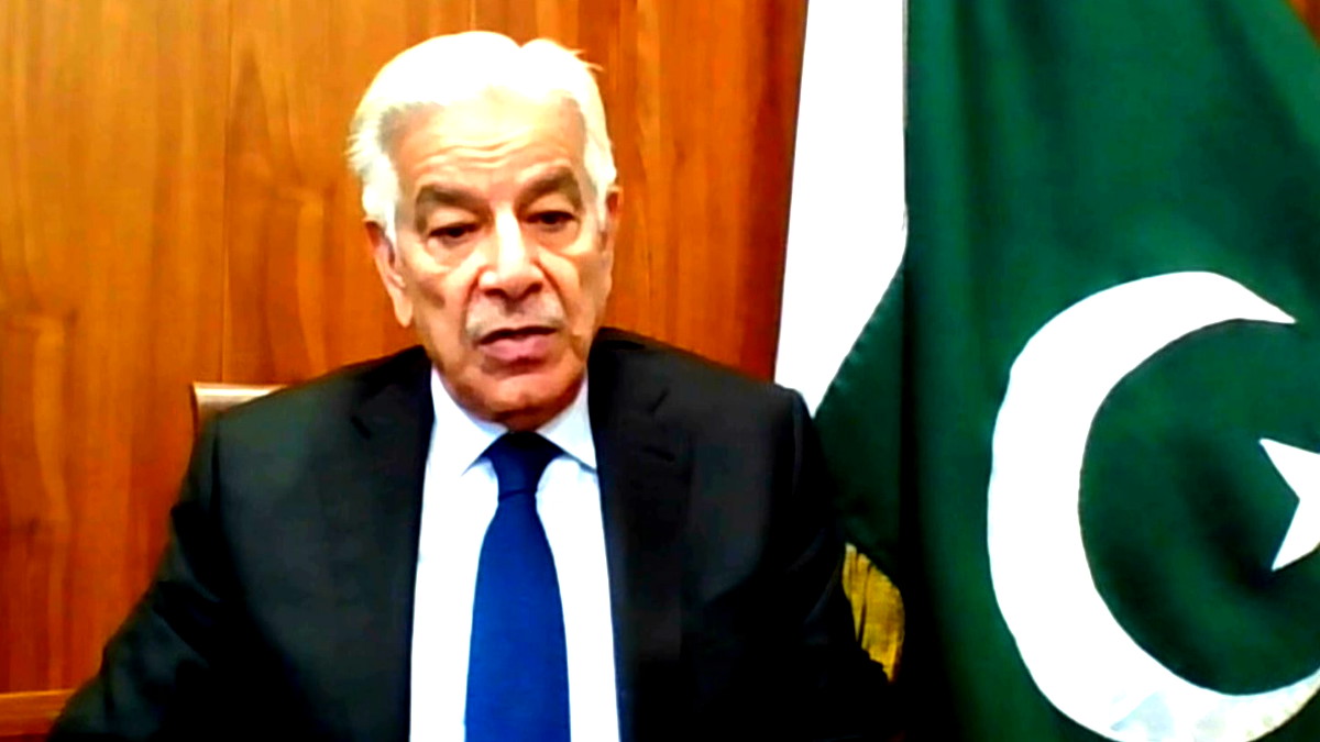 وزير الدفاع الباكستاني: إسرائيل لعنة على البشرية