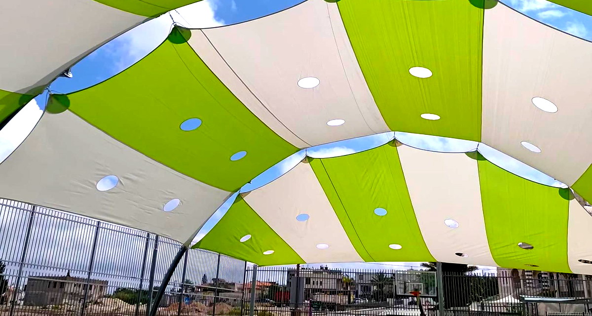 بلدية كفرقرع: استمرار مشروع تظليل الملاعب في المؤسسات التعليمية 