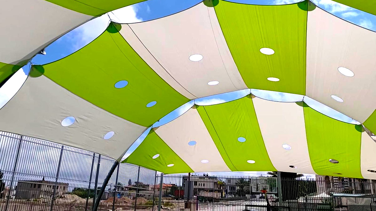 بلدية كفرقرع: استمرار مشروع تظليل الملاعب في المؤسسات التعليمية 