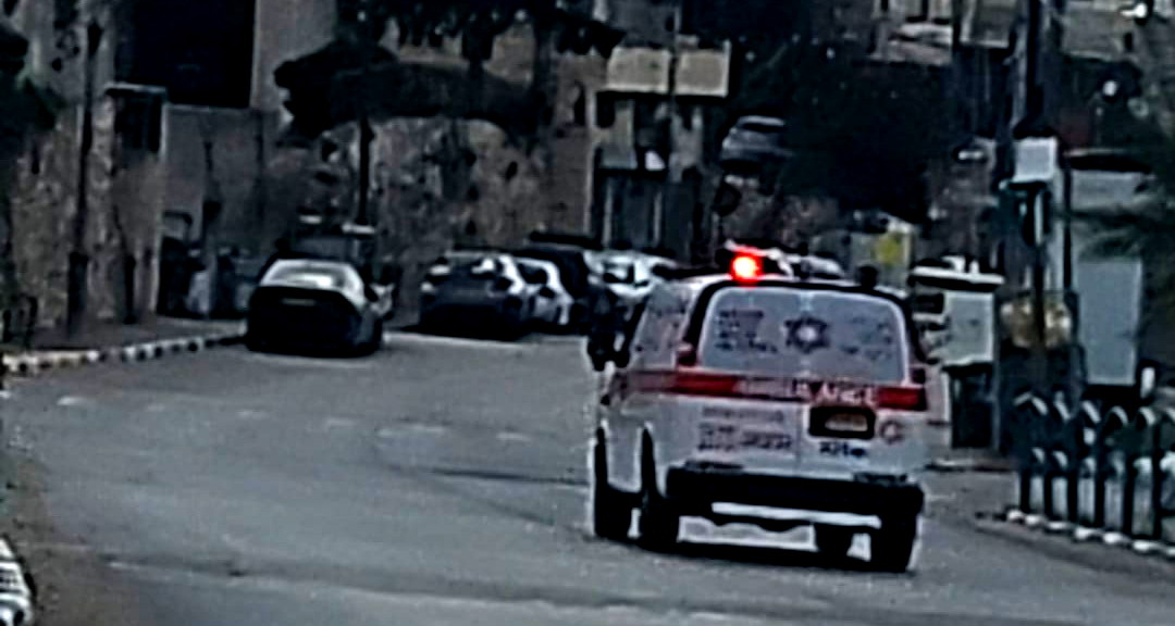 معاوية: إصابة حرجة لشاب جرّاء تعرضه لإطلاق نار