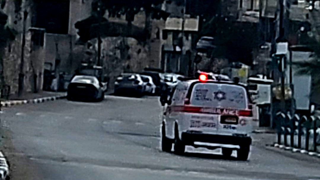 معاوية: إصابة حرجة لشاب جرّاء تعرضه لإطلاق نار