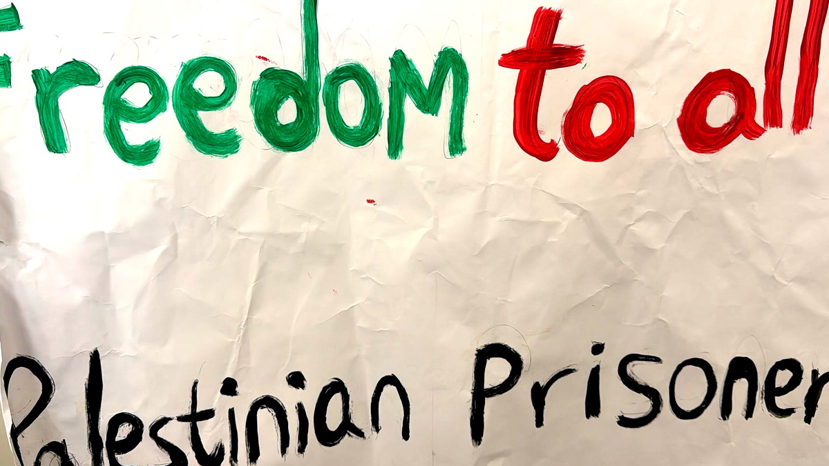 أم الفحم: الشرطة تعتقل 7 أشخاص وتقمع تظاهرة تندد بالحرب وتطالب بتحرير الأسرى