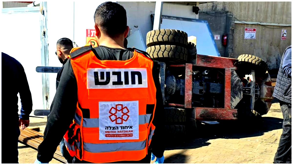 رهط: إصابة عامل بحالة متوسطة بعد انقلاب رافعة شوكية