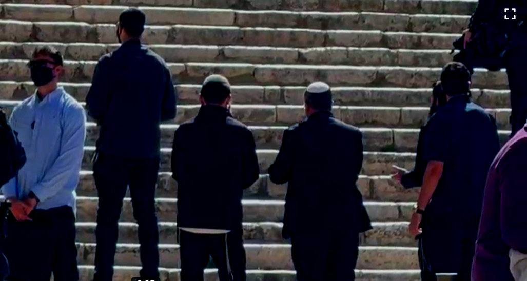 بن غفير يقتحم باحات الأقصى بحماية شرطية مشددة