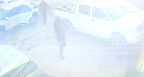 بالفيديو- اتّهام خمسة شبّان من شمال البلاد بحيازة سلاح وإطلاق نار صَوب محل تجاري في عين ماهل