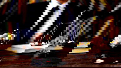 لائحة اتهام ضد شرطي في القدس بتهمة الاعتداء على سائقة حافلة والتسبب لها بإصابة فعلية وتضليل العدالة