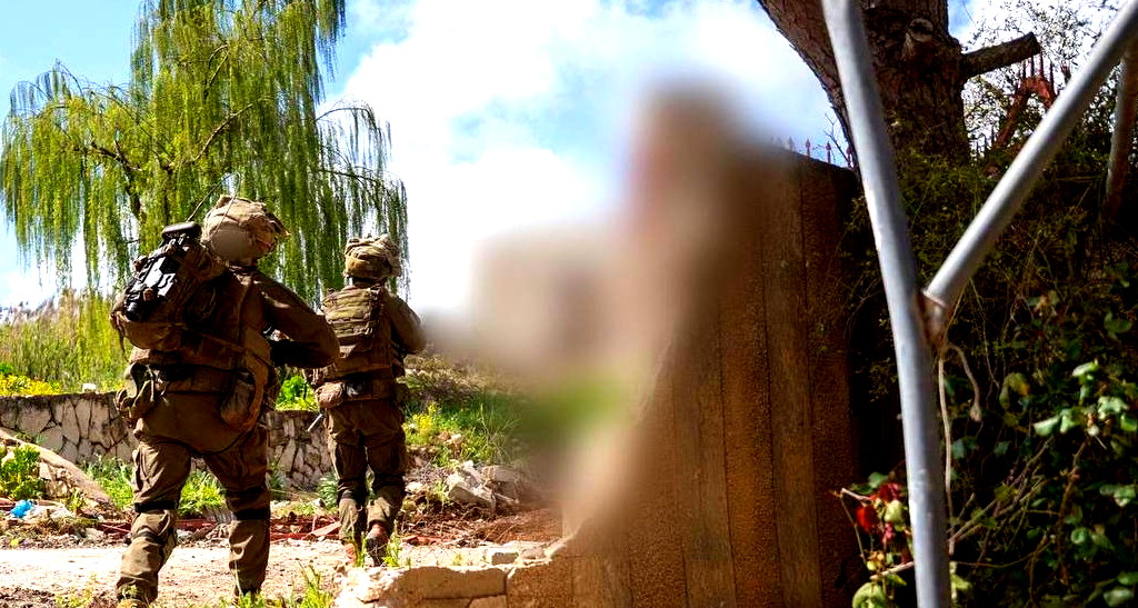 الجيش الإسرائيلي يوسع نموذج غزة إلى جنوب لبنان عبر “الخط الأصفر” ويعلن استهدافه مسلحين جنوب لبنان 