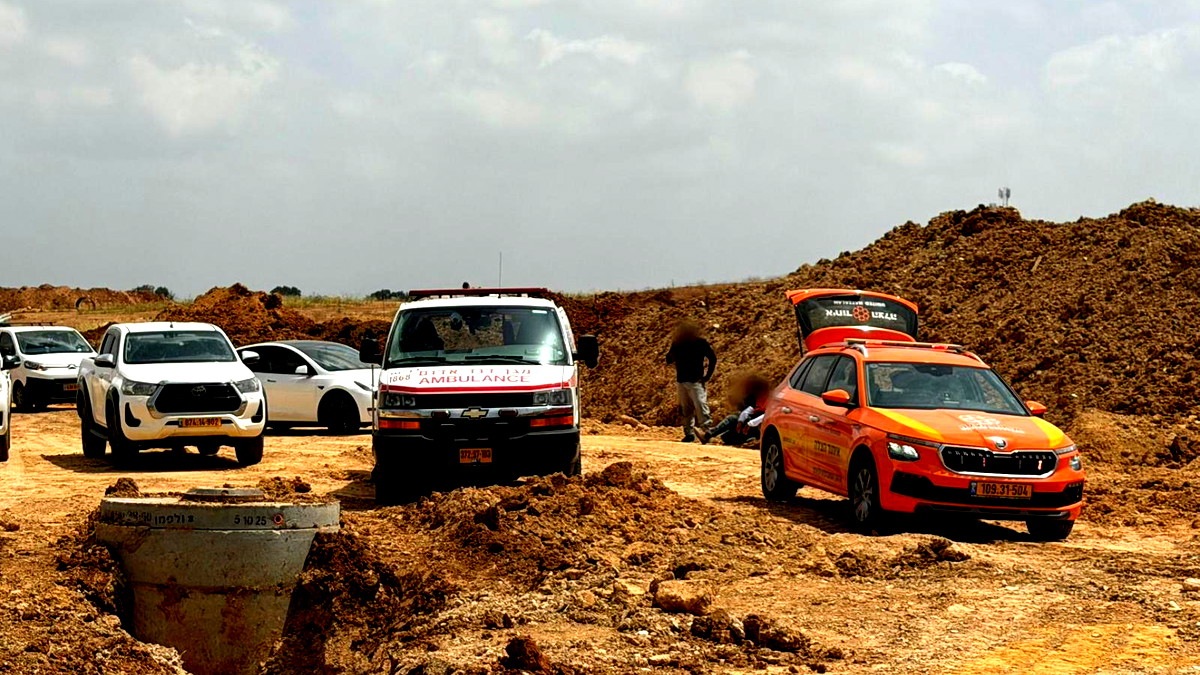 كريات جات: إصابة خطيرة لشاب دهسه جرّار داخل موقع العمل