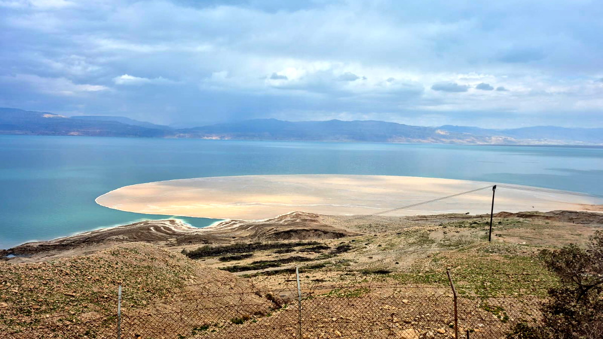 الطقس: أجواء مغبرة مع أمطار خفيفة الأحد والإثنين