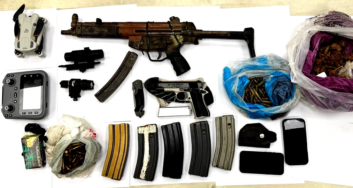 الشرطة: إحباط عمل خلية تصفية تضم قاصراً ومصادرة أسلحة وذخيرة واعتقال 3 مشتبهين في اللد