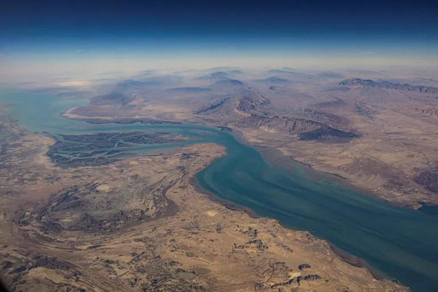 إيران تعلن البدء بتلقى رسوما على عبور هرمز وسط جمود في المفاوضات