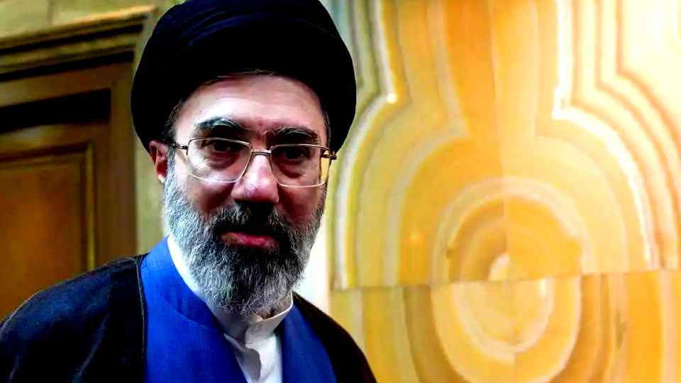  صحيفة نيويورك تايمز : مجتبى خامنئي ينتظر تركيب طرف صناعي، ويحتاج لجراحة تجميلية