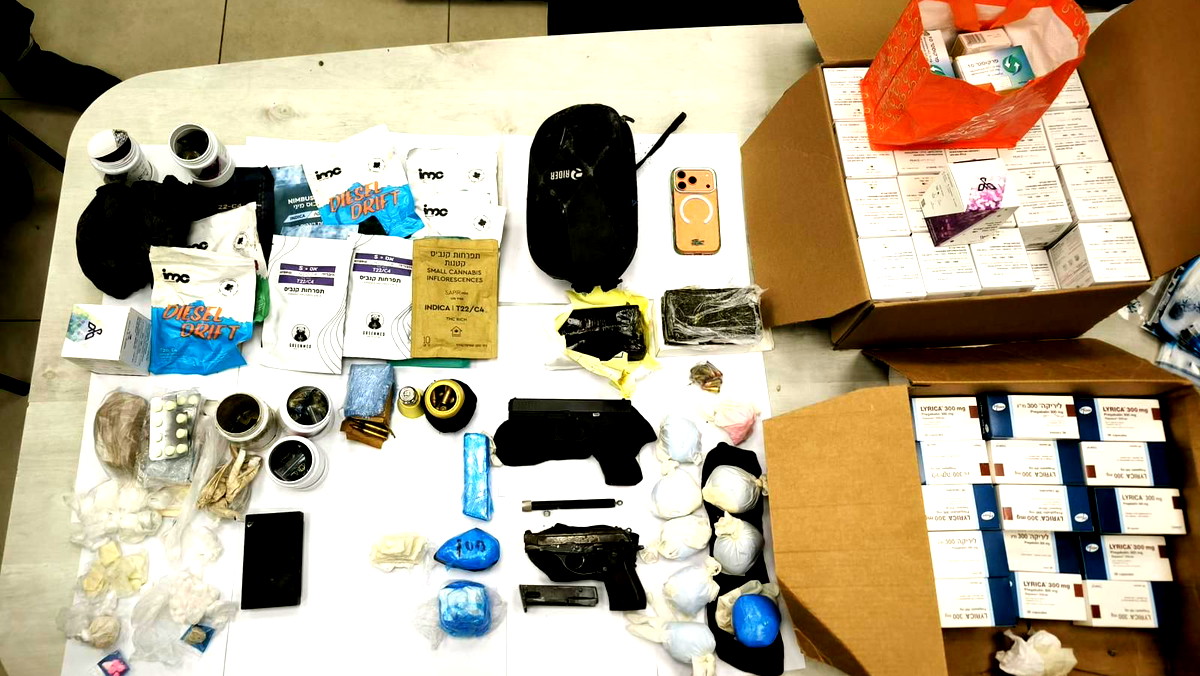 اعتقال شاب في العشرينات من اللد بشبهة حيازة أسلحة غير قانونية ومخدرات