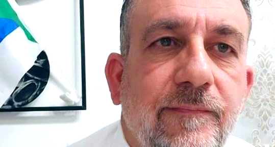 جنبلاط يفضح أوراق عائلته وأبيه وأُمّه!