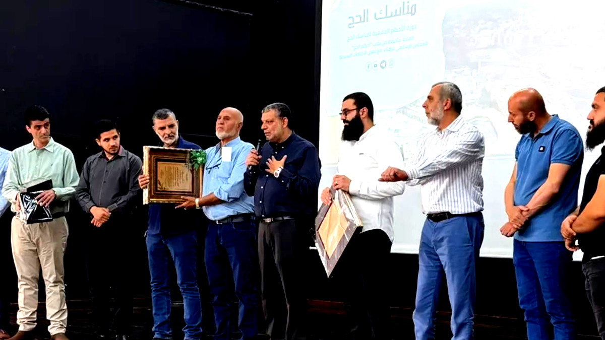 طمرة تودّع حجاج بيت الله الحرام بلقاء إيماني وتكرّم القائمين على خدمة ضيوف الرحمن