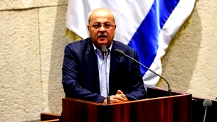 النائب أحمد الطيبي ينتقد هجوم رئيس الوزراء الإسرائيلي السابق نفتالي بينيت على أهالي النقب