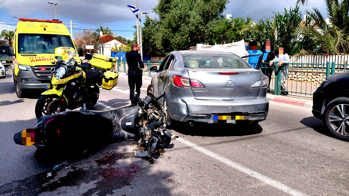 إصابة ثلاثة أشخاص إثر حادث طرق وقع بين مركبة ودراجة نارية في منطقة النقب