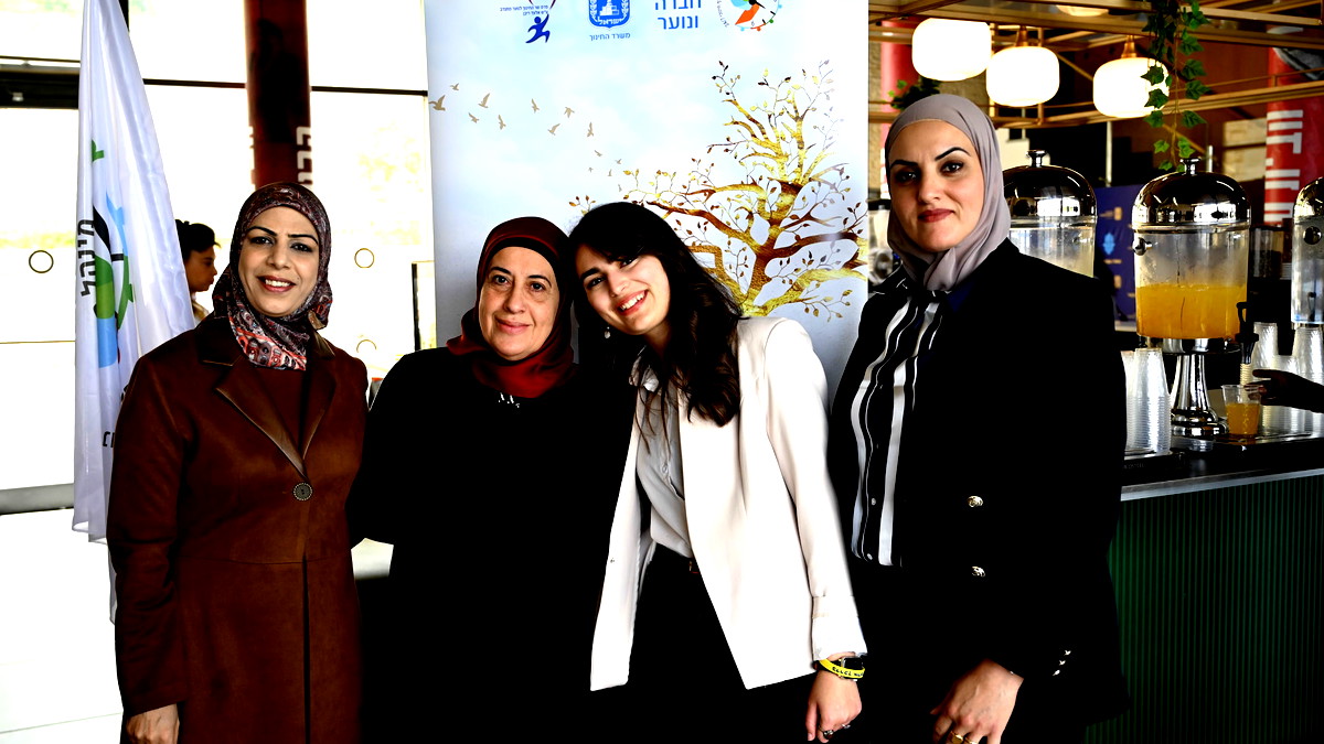 المركز الجماهيري أم الفحم: تتويج الطالبة أسيل محاجنة بلقب المتطوعة المتميزة قطريًا