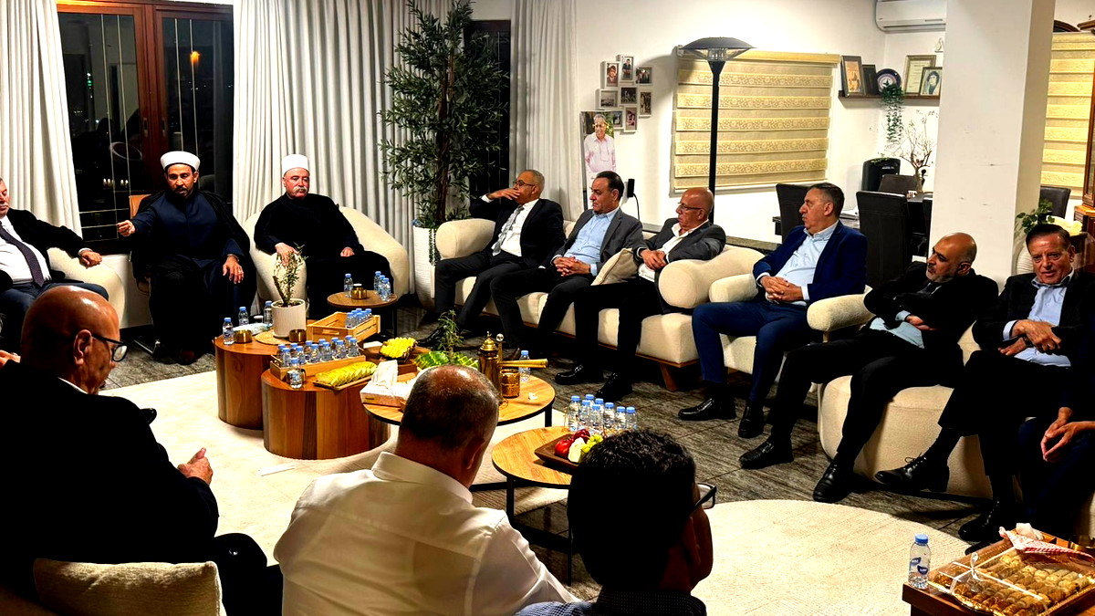 وفد من أطياف المجتمع العربي يقدّم التهاني للدكتور غزال أبو ريا بمناسبة إصدار كتابه “الوساطة في المدرسة والمجتمع: دليل تطبيقي”