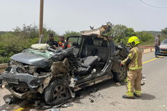 ثلاث إصابات إحداها خطيرة من جرّاء حادث طرق وقع بين مركبة وشاحنة على شارع 85 شمالًا