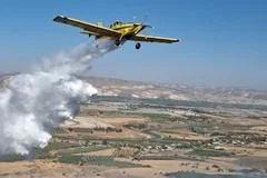 اندلاع حريق في رأس الناقورة جراء الاعتراضات الصاروخية في المنطقة