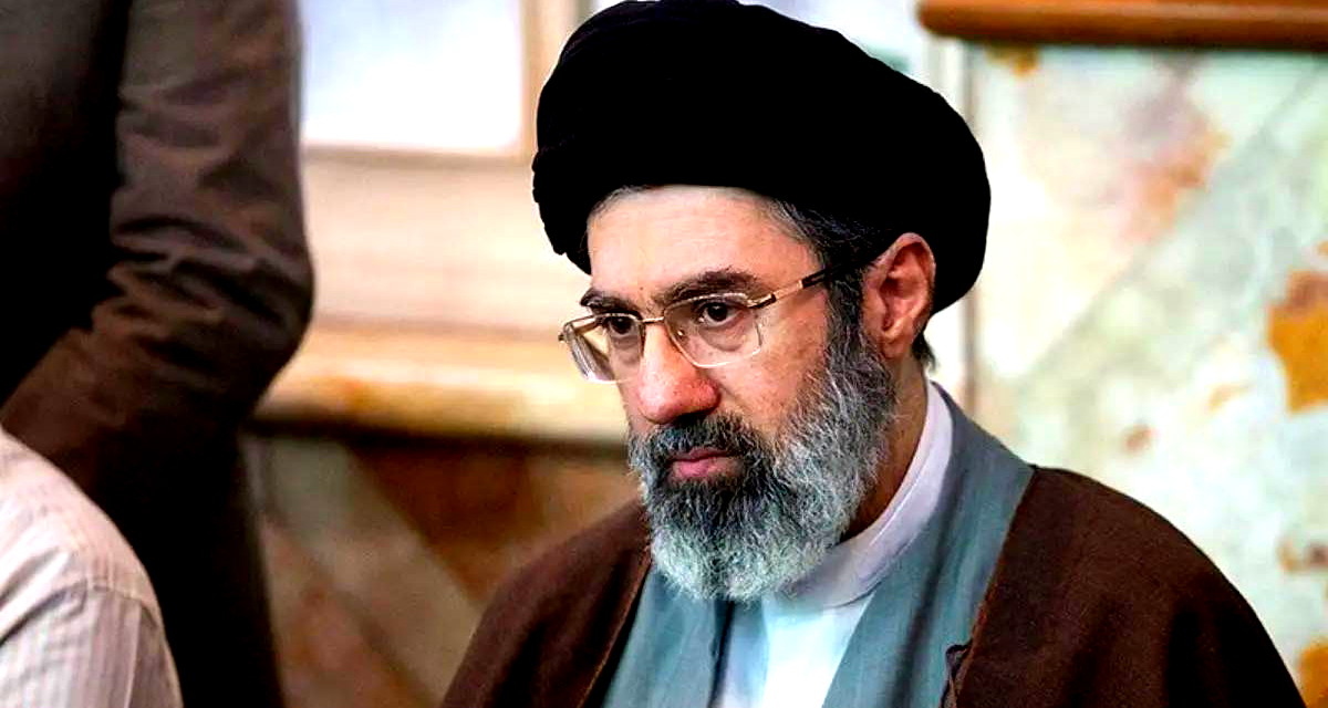 تصعيد جديد يهدد المفاوضات .. خامنئي يرفض إخراج اليورانيوم المخصب من إيران