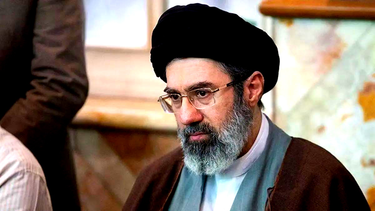 تصعيد جديد يهدد المفاوضات .. خامنئي يرفض إخراج اليورانيوم المخصب من إيران